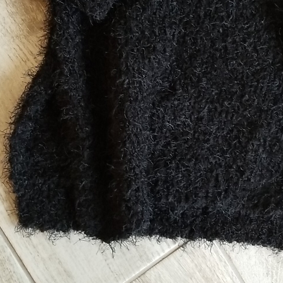 Black eyelash v-neck sweater Sz M - Picture 7 of 9